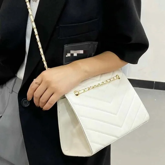 Minimalist Chevron quilted handbag nude black white chain - Picture 10 of 12